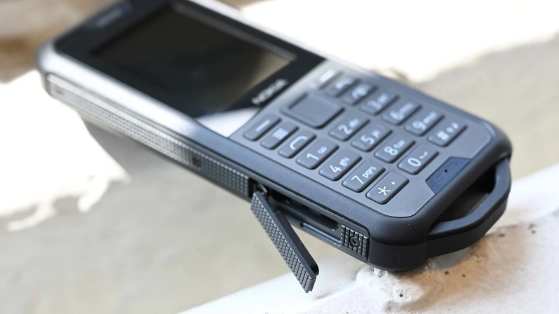 Защищенный смартфон Nokia 800