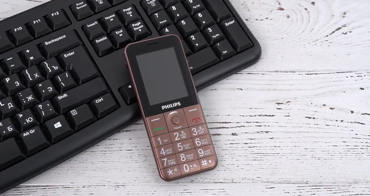 Philips Xenium E331 - кнопочный телефон филипс с мощным аккумулятором